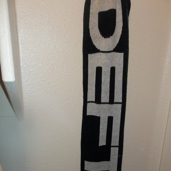 Deftones Hooligan Euro Soccer Scarf Fringe Scarf - Picture 2 of 4